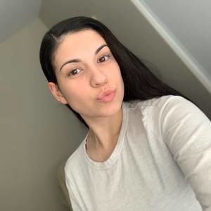 Meet your Posher, Kathia